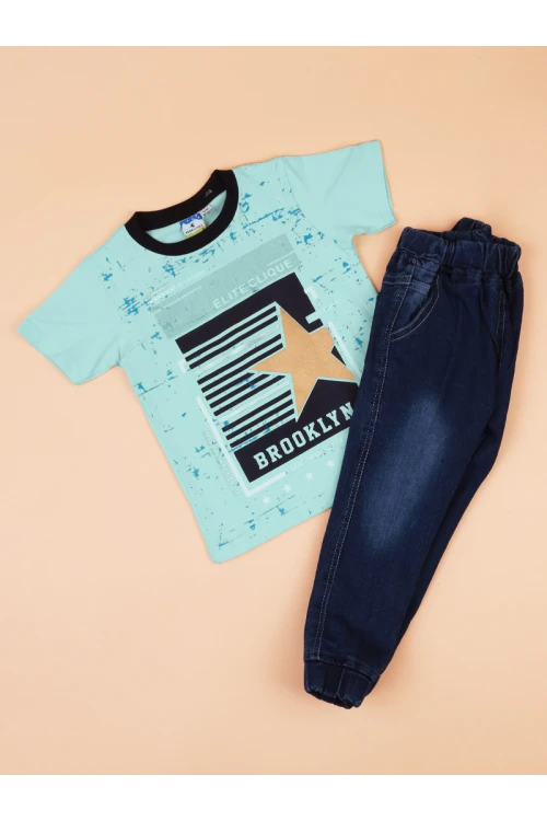 بنطلون جينز بأطراف مطاطية مع تيشيرت بياقة ضيقة