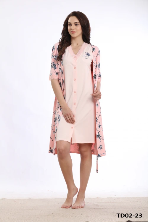 قميص قصير بأزرار مع روب بطبعات شجر