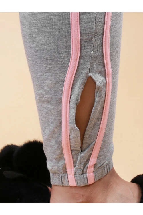 بنطلون بيجاما بفتحة جانبية مع تيشيرت بطبعات