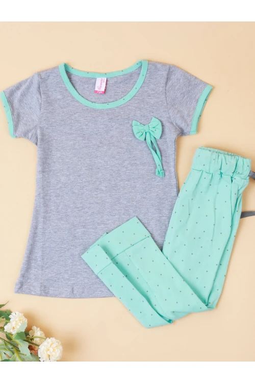 بنطلون منقط مع تيشيرت بتفاصيل فيونكة