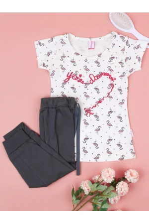 بنطلون بيجاما ساده مع تيشيرت بطبعات 