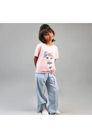 بنطلون مخطط مع تيشيرت بطباعه 