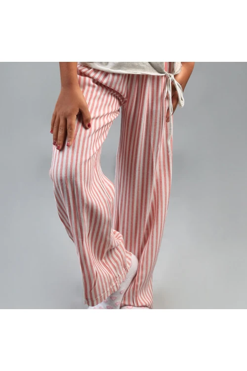 بنطلون مخطط مع تيشيرت بطباعه