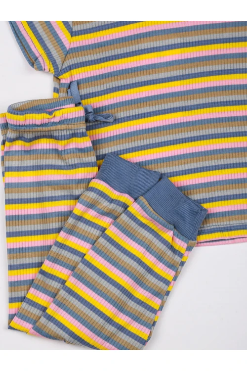 طقم بيجاما بارز الملمس بطبعات مخططة