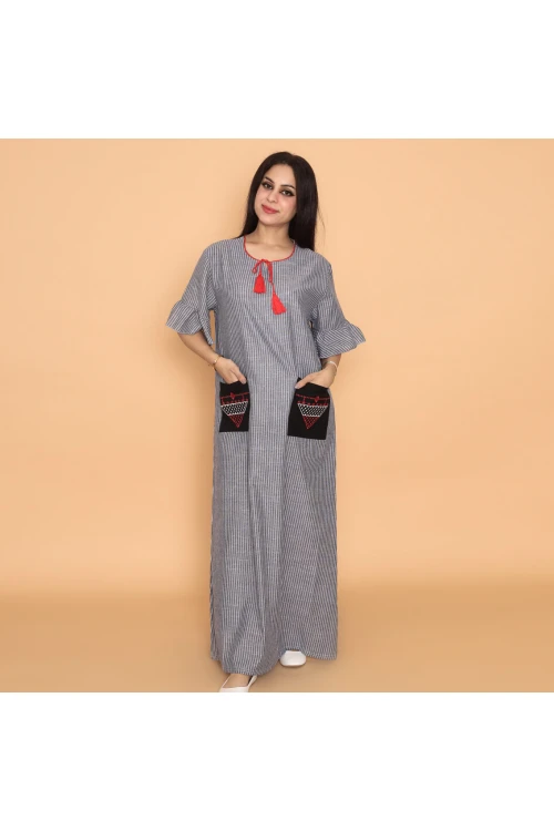 جلابية مخططة بأكمام قصيرة واسعة وجيوب أماميه