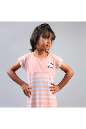 قميص مقلم  بأكمام قصيرة دانتيل