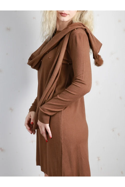 فستان شتوي بتفاصيل لؤلؤ مع شال