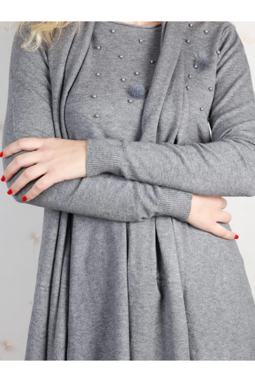 فستان شتوي بتفاصيل لؤلؤ مع شال