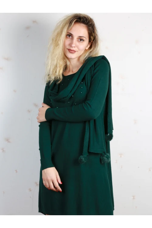 فستان شتوي بتفاصيل لؤلؤ مع شال