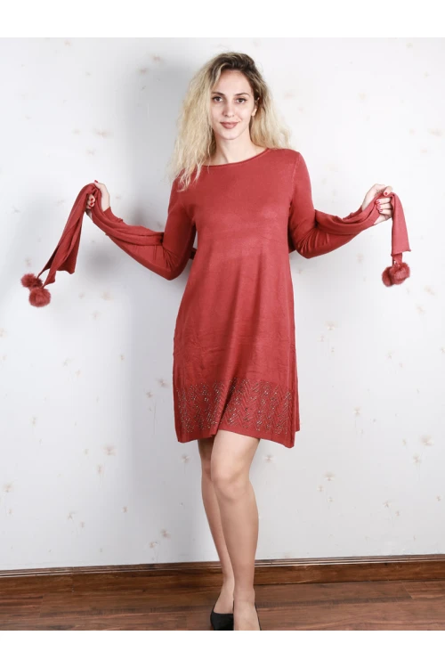 فستان شتوي بتفاصيل لؤلؤ مع شال