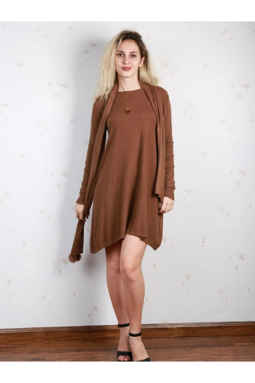 فستان شتوي بتفاصيل لؤلؤ مع شال