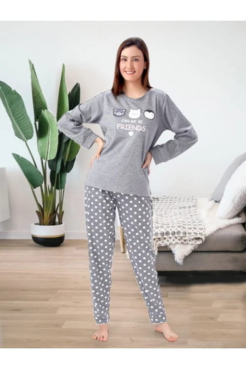 طقم بيجاما بنطلون منقط وتيشيرت بطبعات