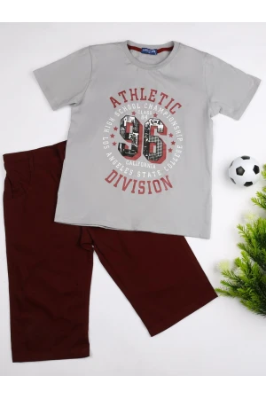 طقم ولادي شورت سادة مع تيشيرت بطبعات