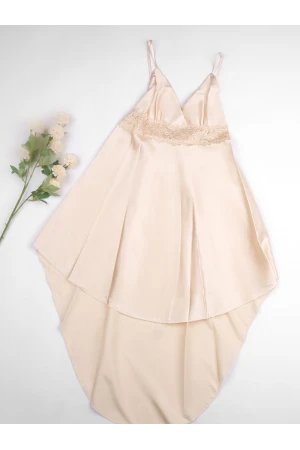 قميص ساتان بتفاصيل دانتيل و بأطراف غير متساوية