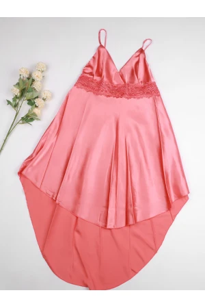 قميص ساتان بتفاصيل دانتيل و بأطراف غير متساوية