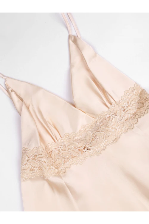 قميص ساتان بتفاصيل دانتيل و بأطراف غير متساوية