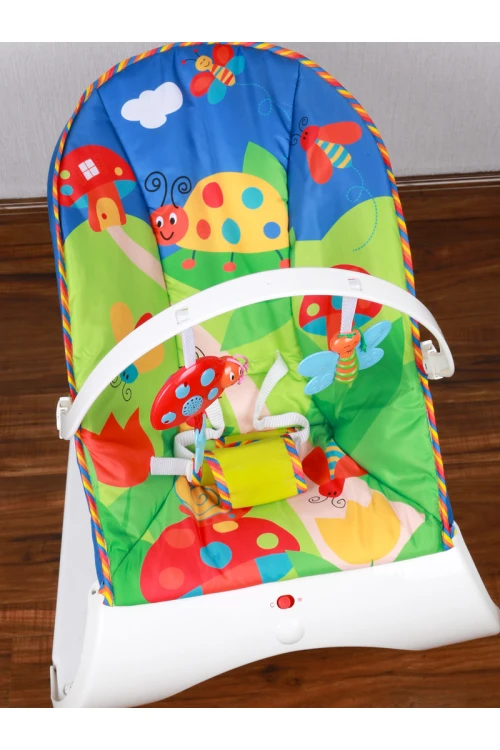 كرسي أطفال هزاز مزين بطبعات