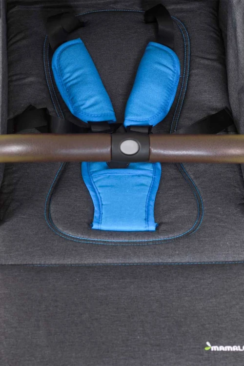 عربة أطفال بمظلة