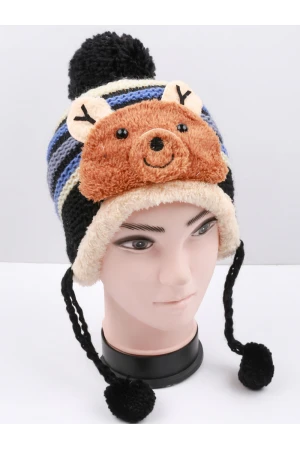 قبعة شتوية مبطنة بالفرو مع ربطة