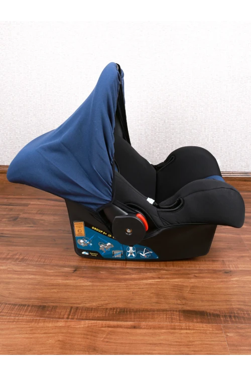 مقعد سيارة للأطفال بحزام أمان