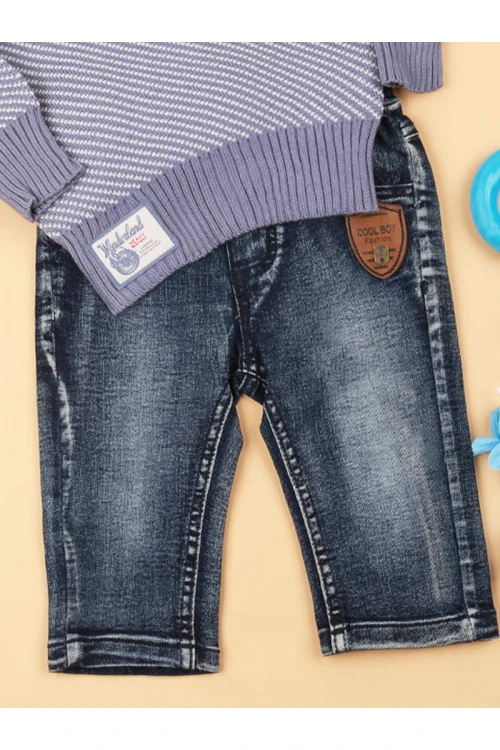 طقم بنطلون جينز مع بلوفر مضلع بأكمام طويلة