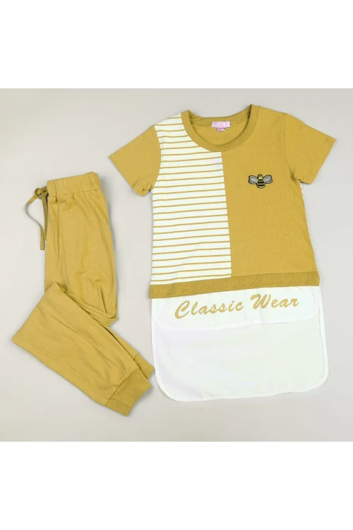 بنطلون رياضي مع تيشيرت مخطط