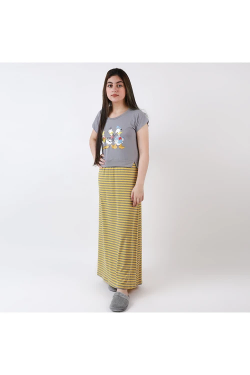 قميص طويل بطبعات مخططة وأكمام قصيرة