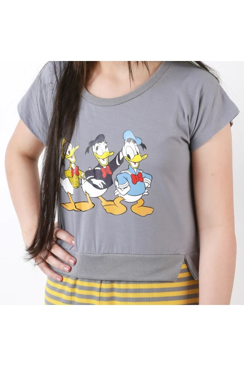 قميص طويل بطبعات مخططة وأكمام قصيرة