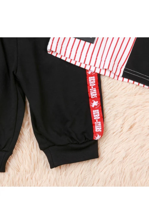 طقم تيشيرت بطبعات مخططة مع بنطلون رياضي