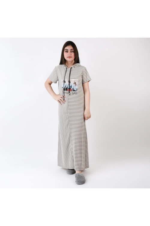 قميص مخطط مع قبعة وأكمام قصيرة