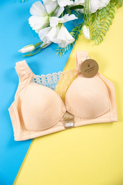 صدرية مبطنة بحمالات عريضة وتفاصيل دانتيل