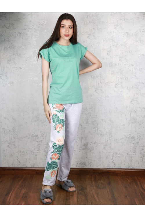 بيجاما بنطلون بطبعات زهور مع تيشيرت بأكمام قصيرة