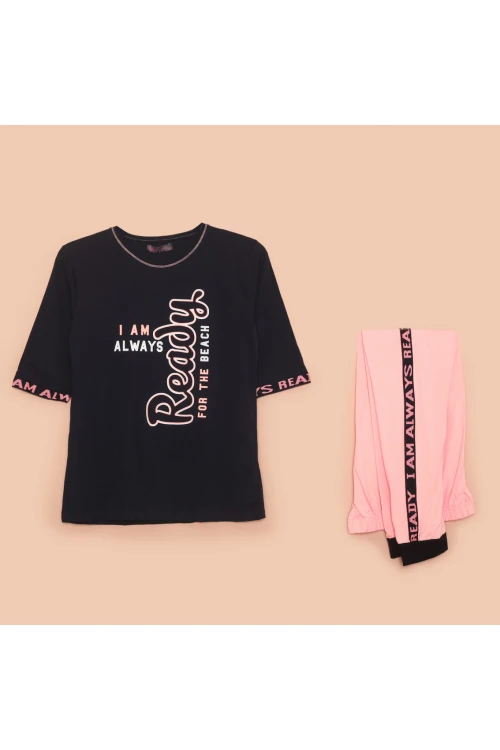 طقم بنطلون وتيشيرت بطبعات كتابه