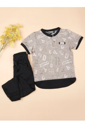 طقم بنطلون بخصر مطاطي مع تيشيرت بطبعات