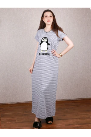 قميص طويل بأكمام قصيرة وطبعات