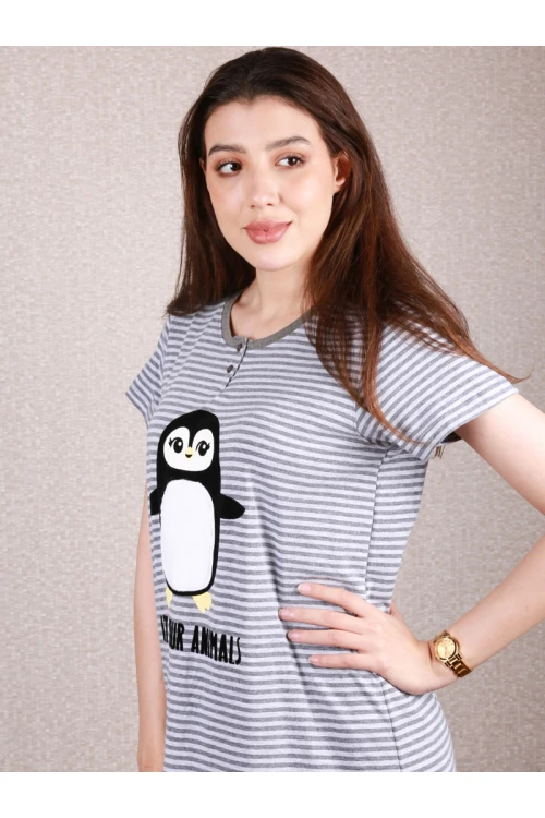 قميص طويل بأكمام قصيرة وطبعات