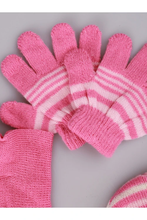 طقم شال مع قبعة و قفازات مزينة بطبعات