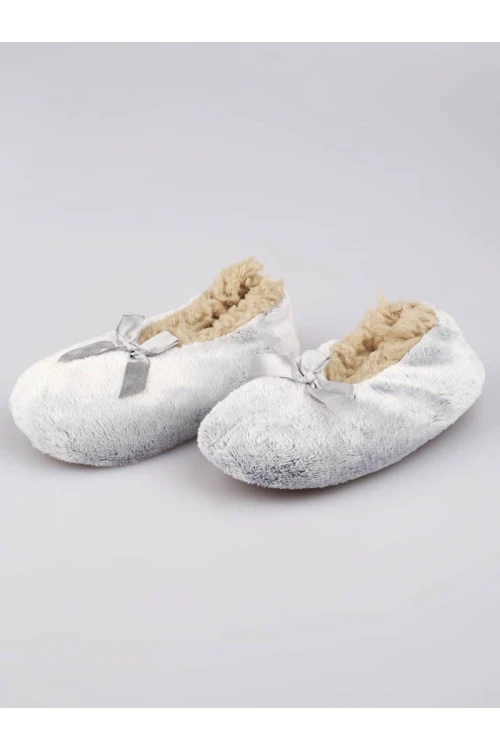 حذاء منزل مبطن بالفرو بتفاصيل فيونكة