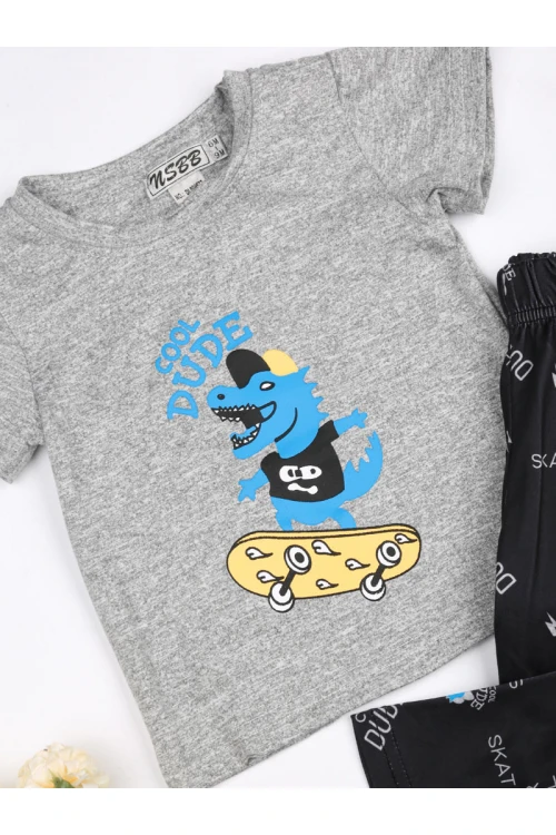 طقم بيجاما بنطلون بطبعات مع تيشيرت بياقة ضيقة