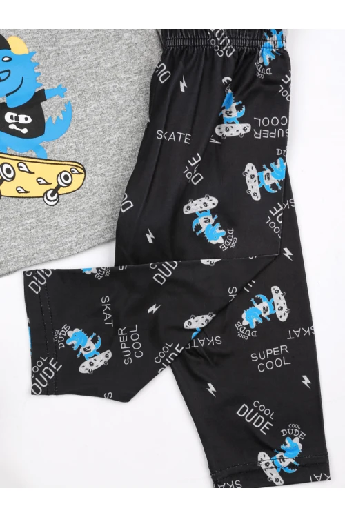 طقم بيجاما بنطلون بطبعات مع تيشيرت بياقة ضيقة