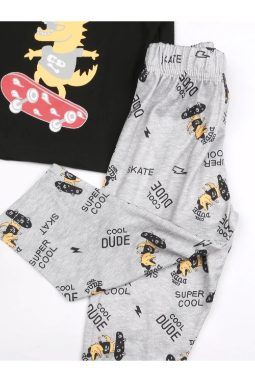 طقم بيجاما بنطلون بطبعات مع تيشيرت بياقة ضيقة