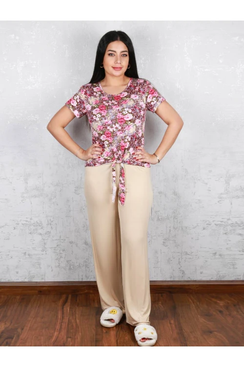 طقم بنطلون ساده مع تيشيرت بطبعات زهور