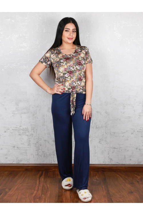 طقم بنطلون ساده مع تيشيرت بطبعات زهور