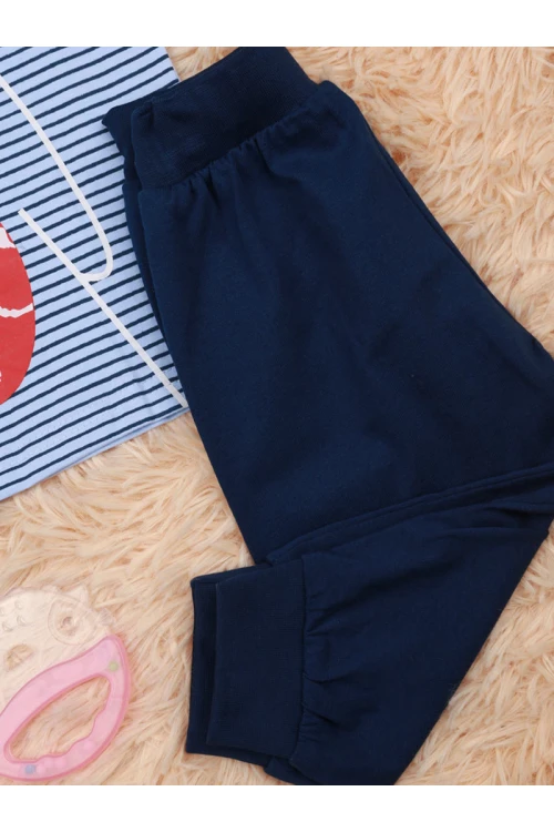 بنطلون بأطراف مطاطية مع تيشيرت مخطط