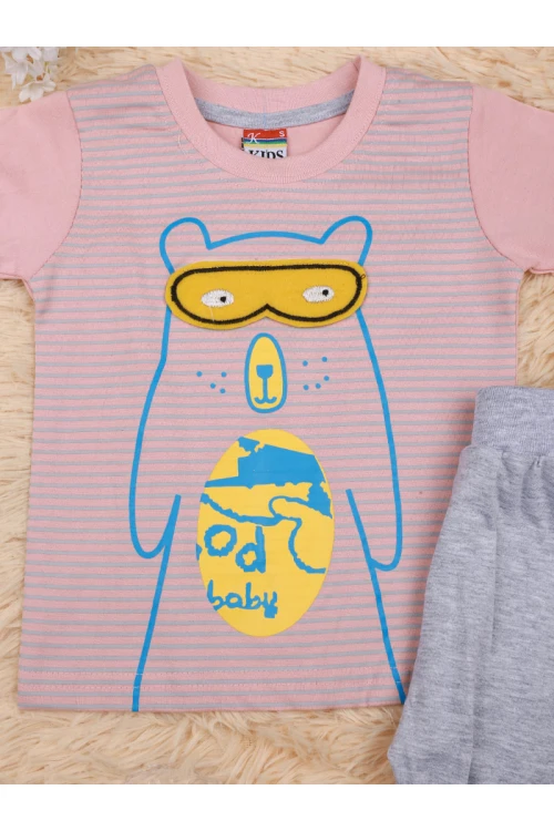 بنطلون بأطراف مطاطية مع تيشيرت مخطط