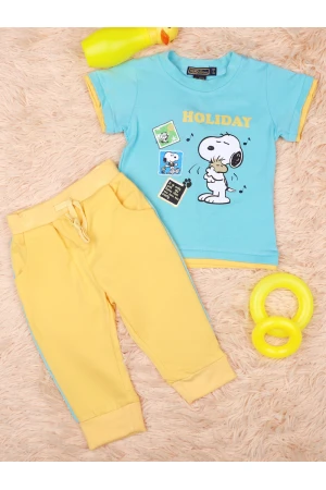 بنطلون رياضي مع تيشيرت بطبعات