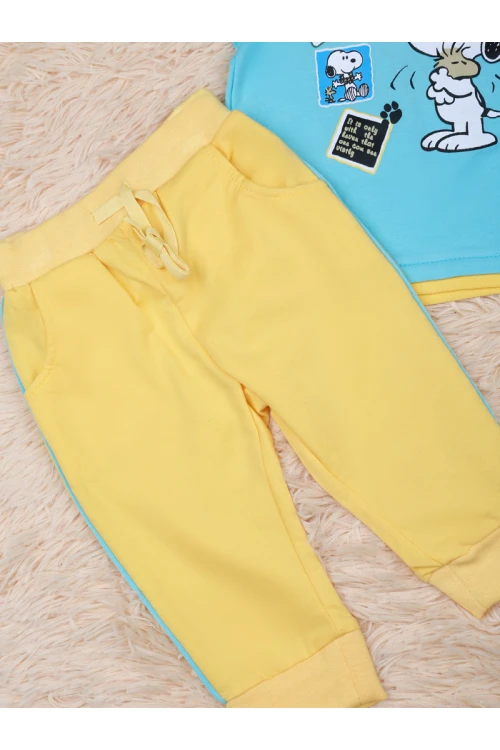 بنطلون رياضي مع تيشيرت بطبعات