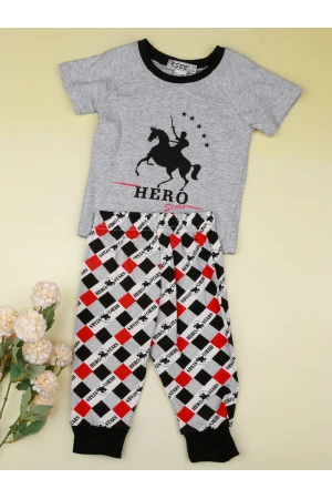 بيجاما بنطلون مع تيشيرت مزين بطبعات