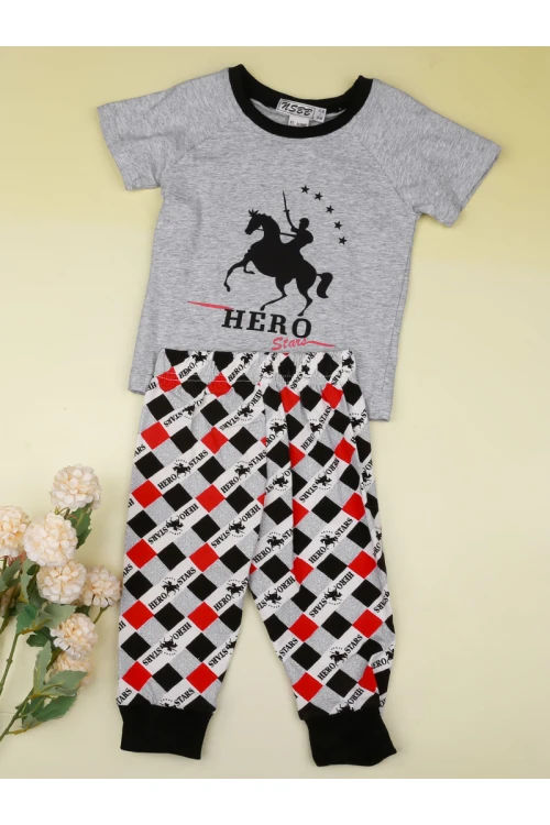 بيجاما بنطلون مع تيشيرت مزين بطبعات