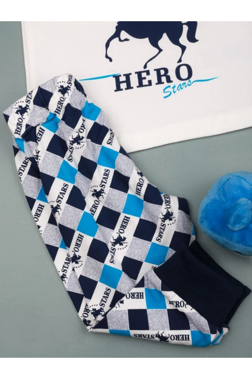 بيجاما بنطلون مع تيشيرت مزين بطبعات